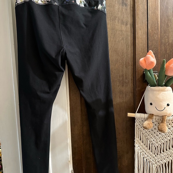 Spalding women's leggings size L- maybe worn once - in perfect condition - Picture 5 of 5